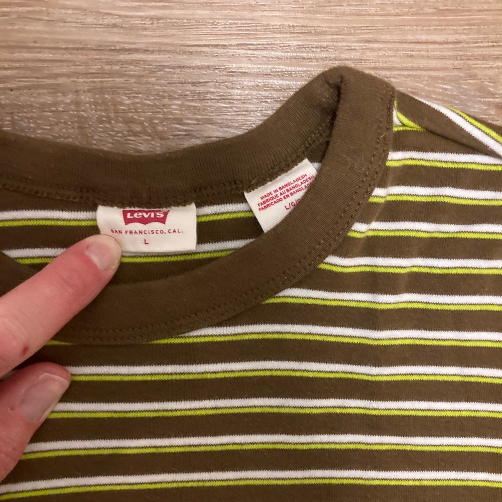 Levi’s Vintage Casual Striped Tee - Picture 4 of 5